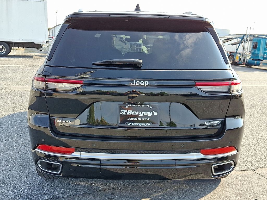 2022 Jeep Grand Cherokee Summit Reserve photo 2