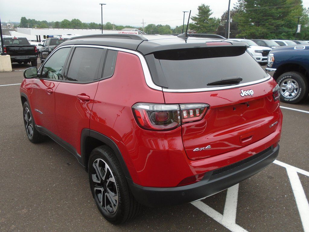 2023 Jeep Compass Limited photo 3
