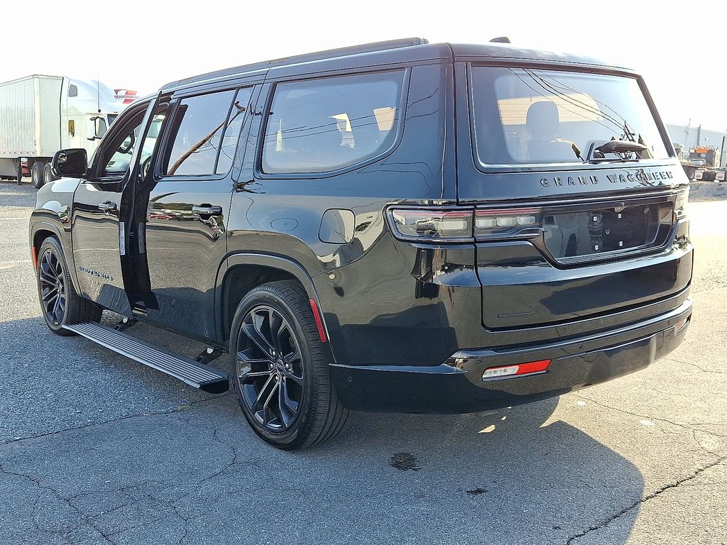 2022 Jeep Grand Wagoneer II photo 4