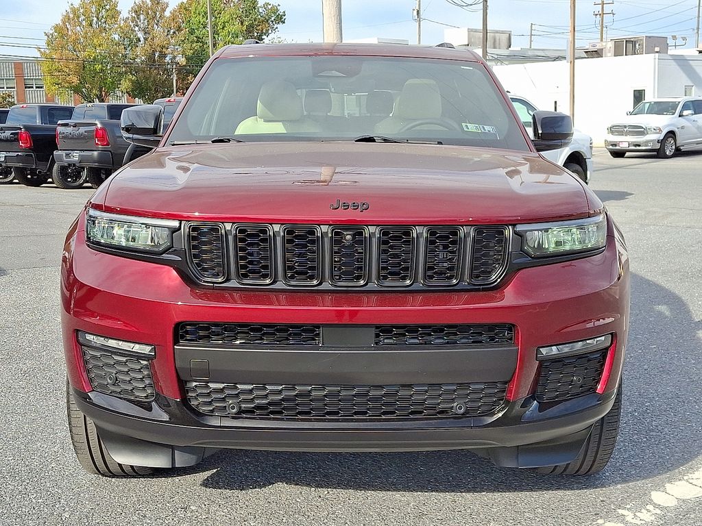 2024 Jeep Grand Cherokee Limited photo 2