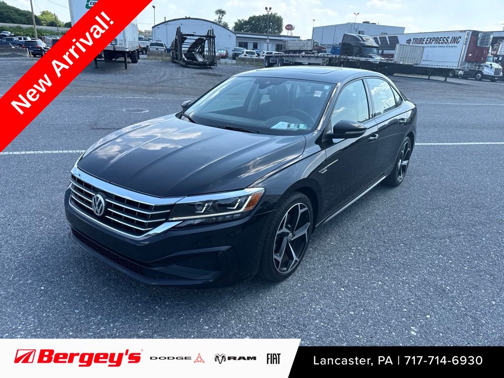 2020 Volkswagen Passat 2.0T R-Line Auto's photo
