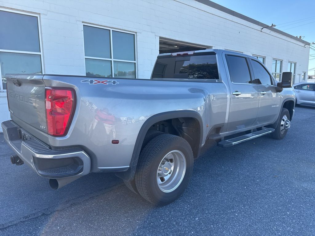 2025 Chevrolet Silverado 3500HD LTZ photo 3