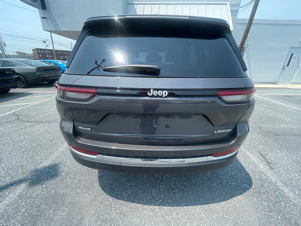 Used 2025 Jeep Grand Cherokee Laredo SUV