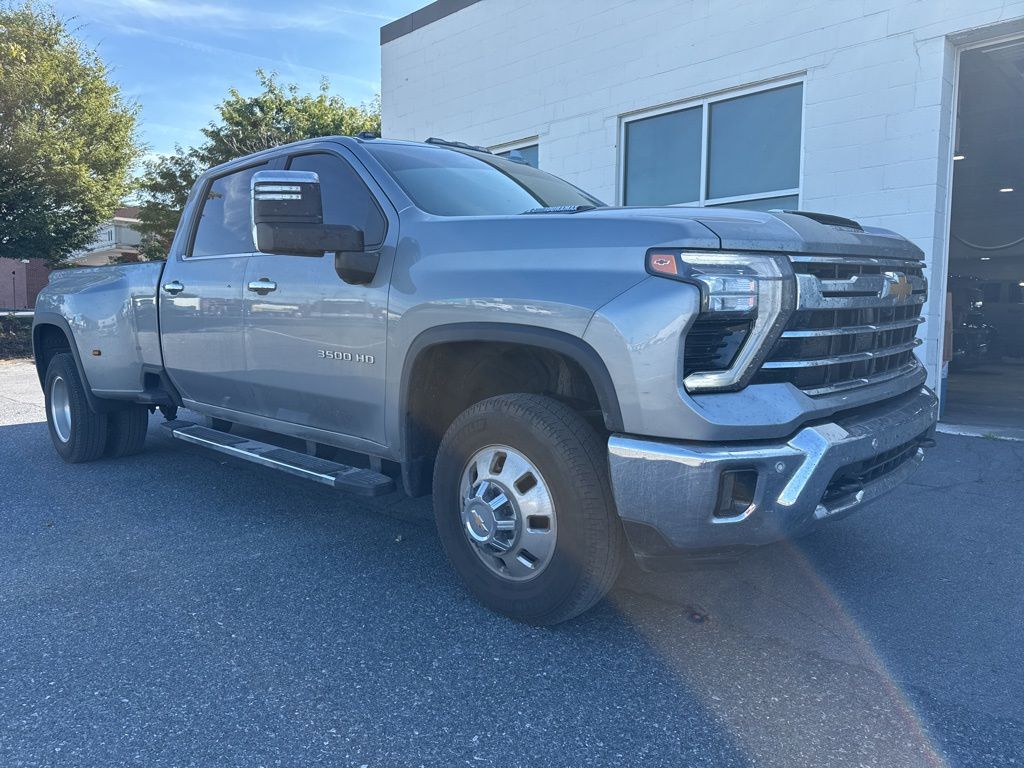 2025 Chevrolet Silverado 3500HD LTZ photo 2