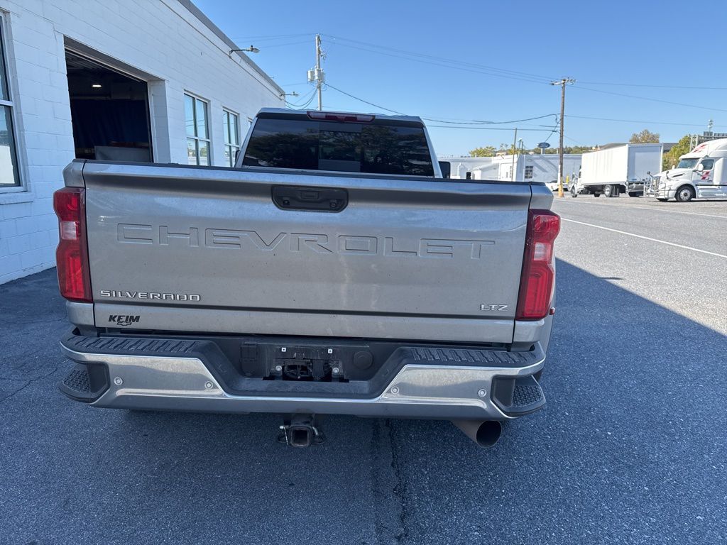2025 Chevrolet Silverado 3500HD LTZ photo 4