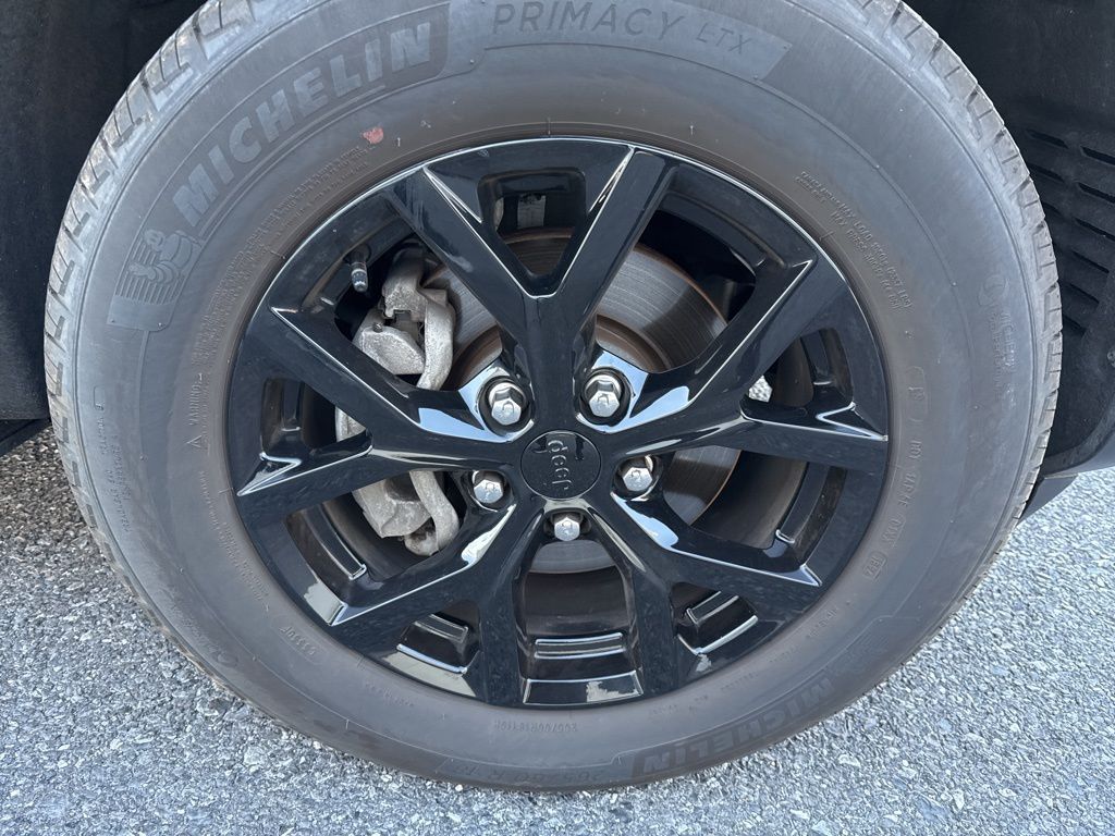 2024 Jeep Grand Cherokee Altitude X photo 2