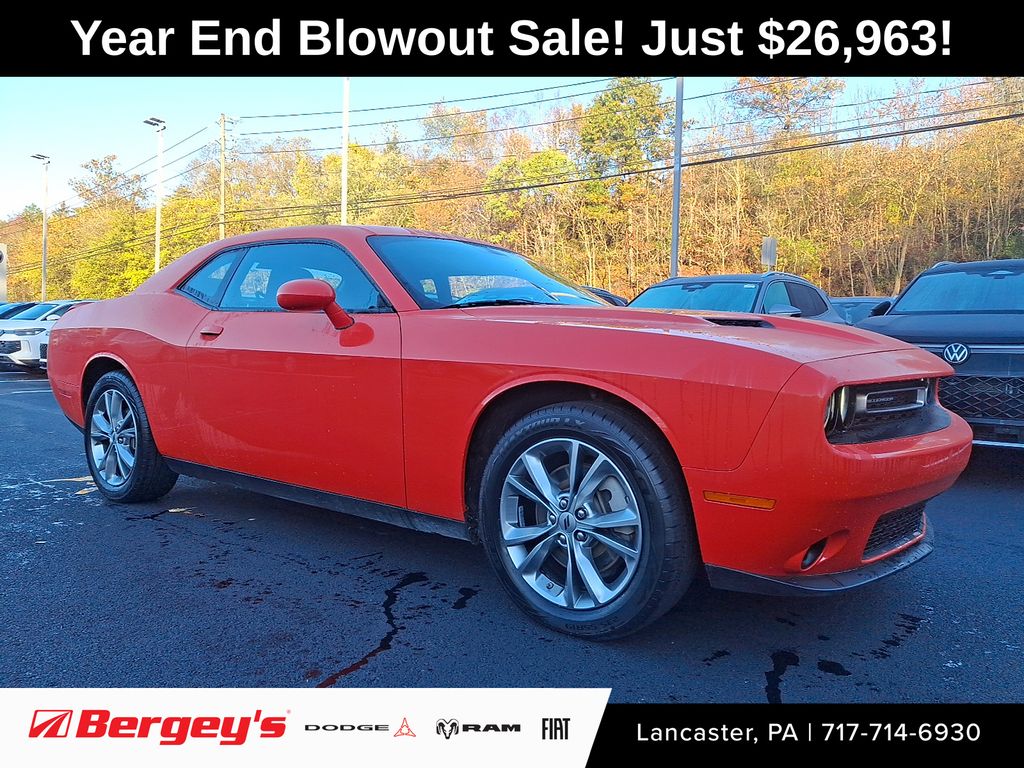 2022 Dodge Challenger SXT's photo