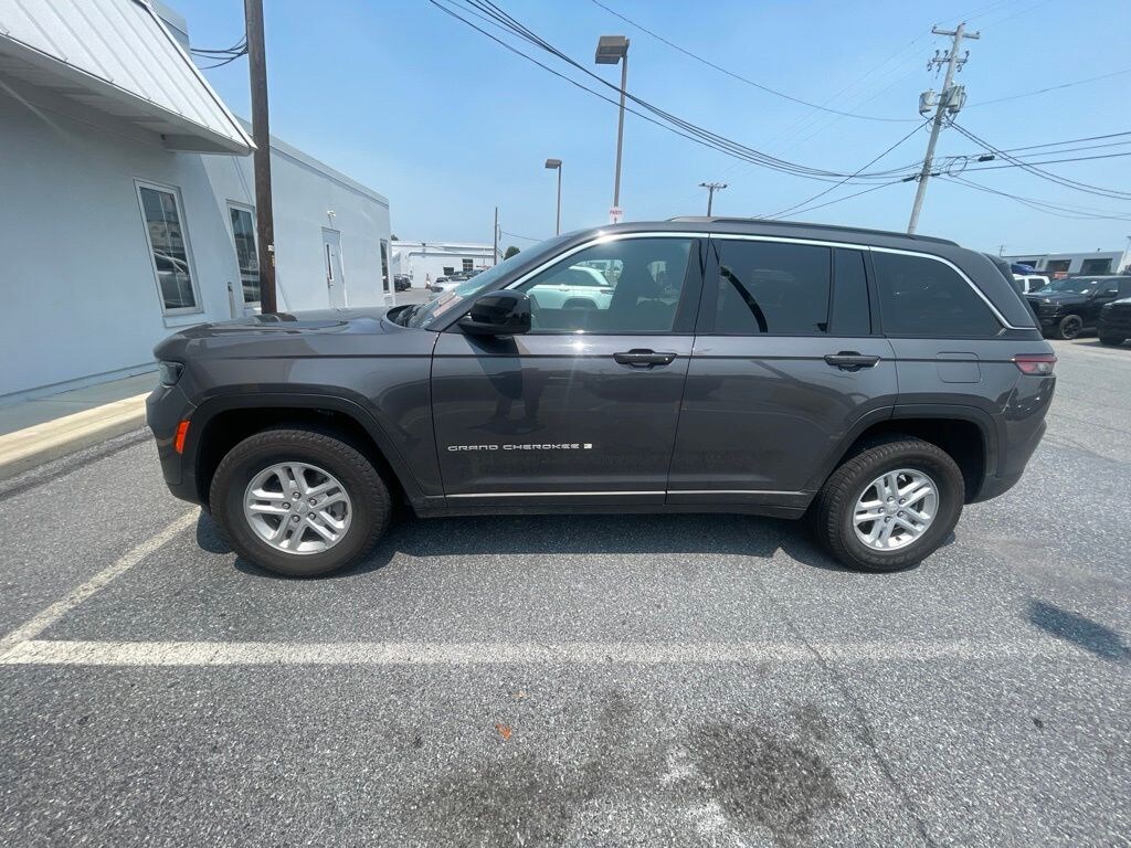 Used 2025 Jeep Grand Cherokee Laredo SUV