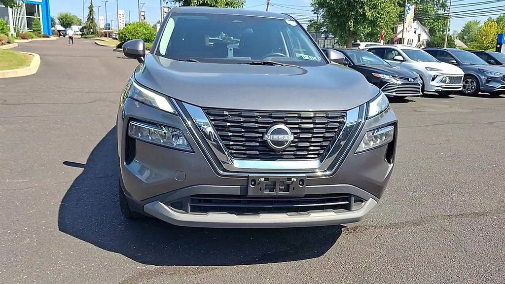 2023 Nissan Rogue SV photo 3