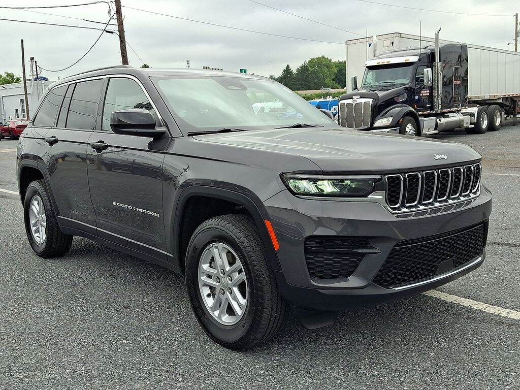 Certified 2025 Jeep Grand Cherokee Laredo SUV