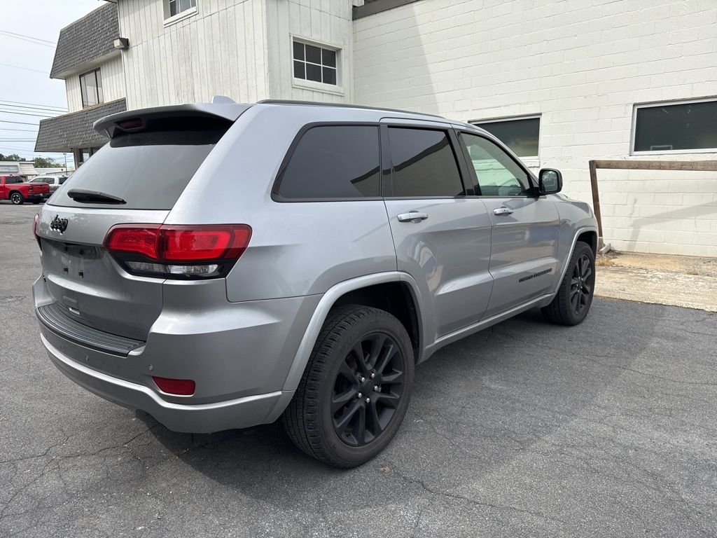 2021 Jeep Grand Cherokee Laredo X photo 4