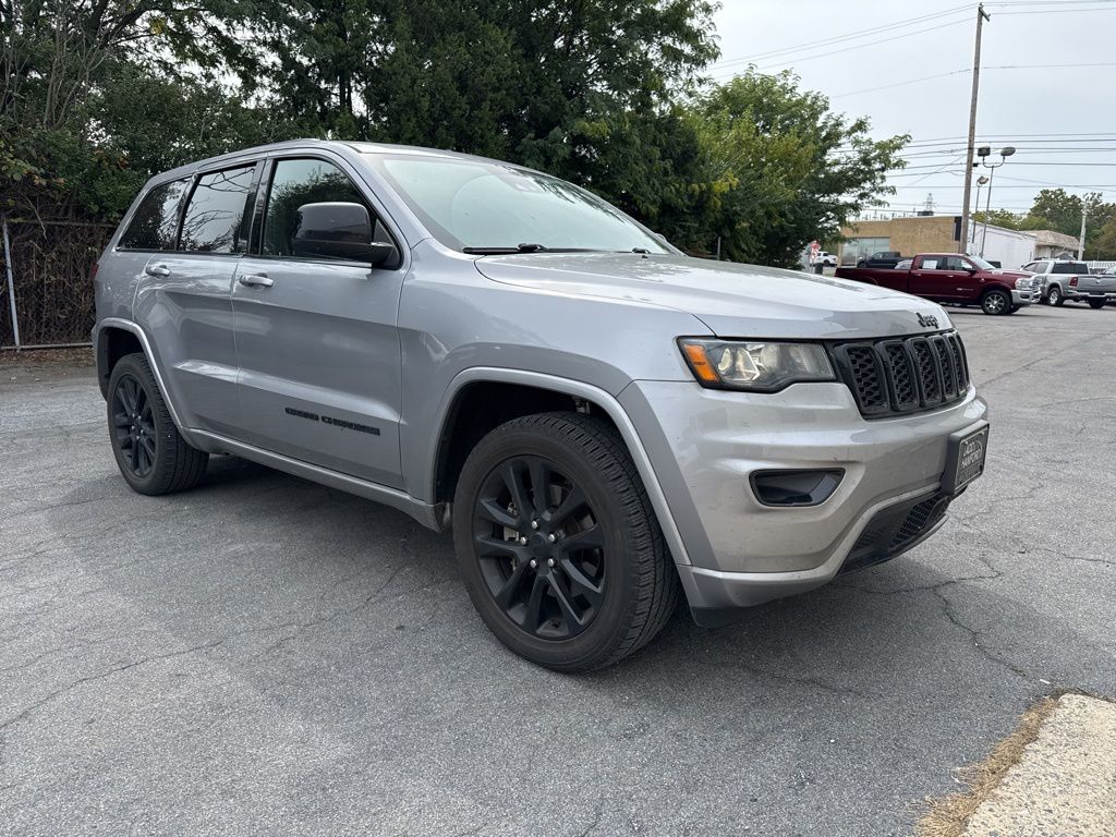 2021 Jeep Grand Cherokee Laredo X photo 2