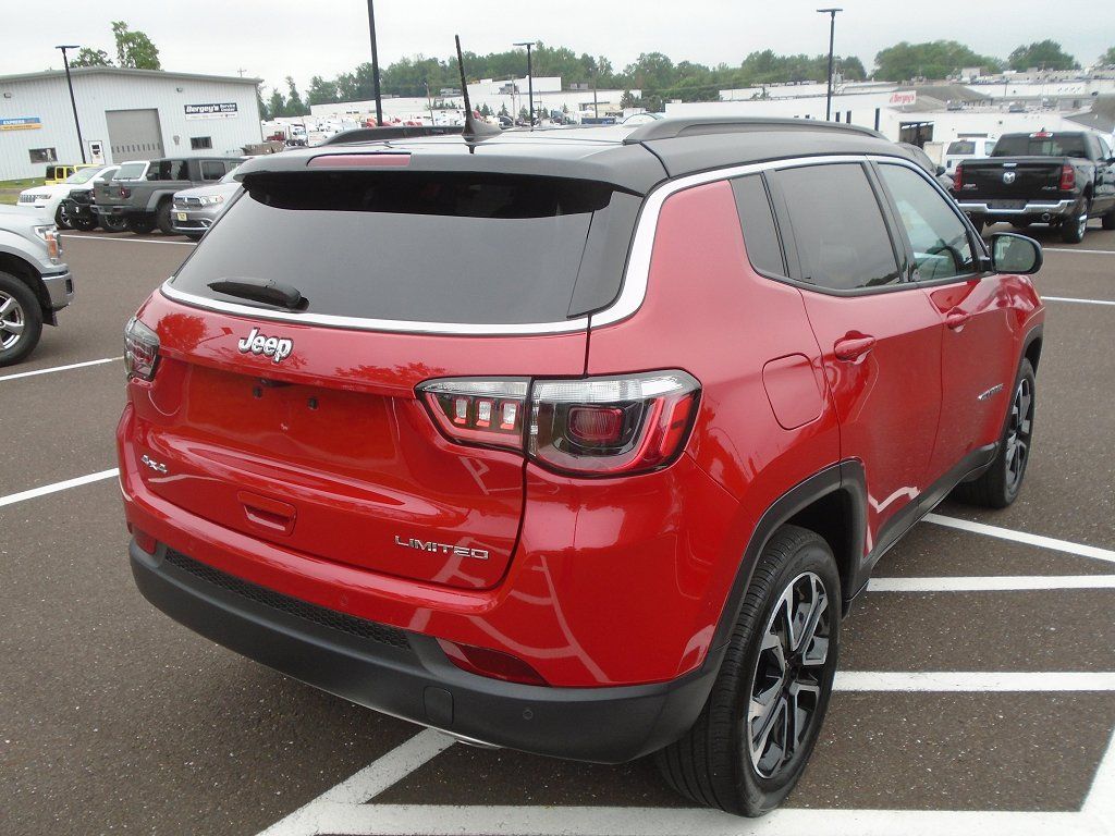 2023 Jeep Compass Limited photo 2