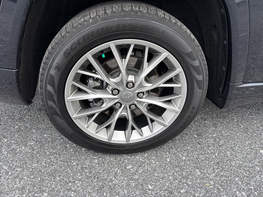 2023 Jeep Grand Cherokee L Summit photo 4