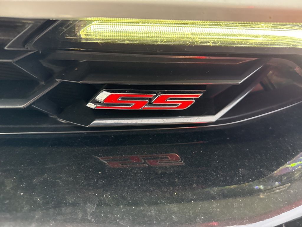2019 Chevrolet Camaro 1SS photo 2