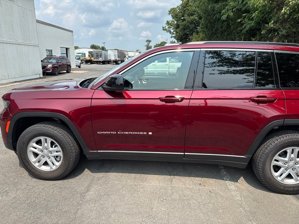 Certified 2025 Jeep Grand Cherokee Laredo SUV