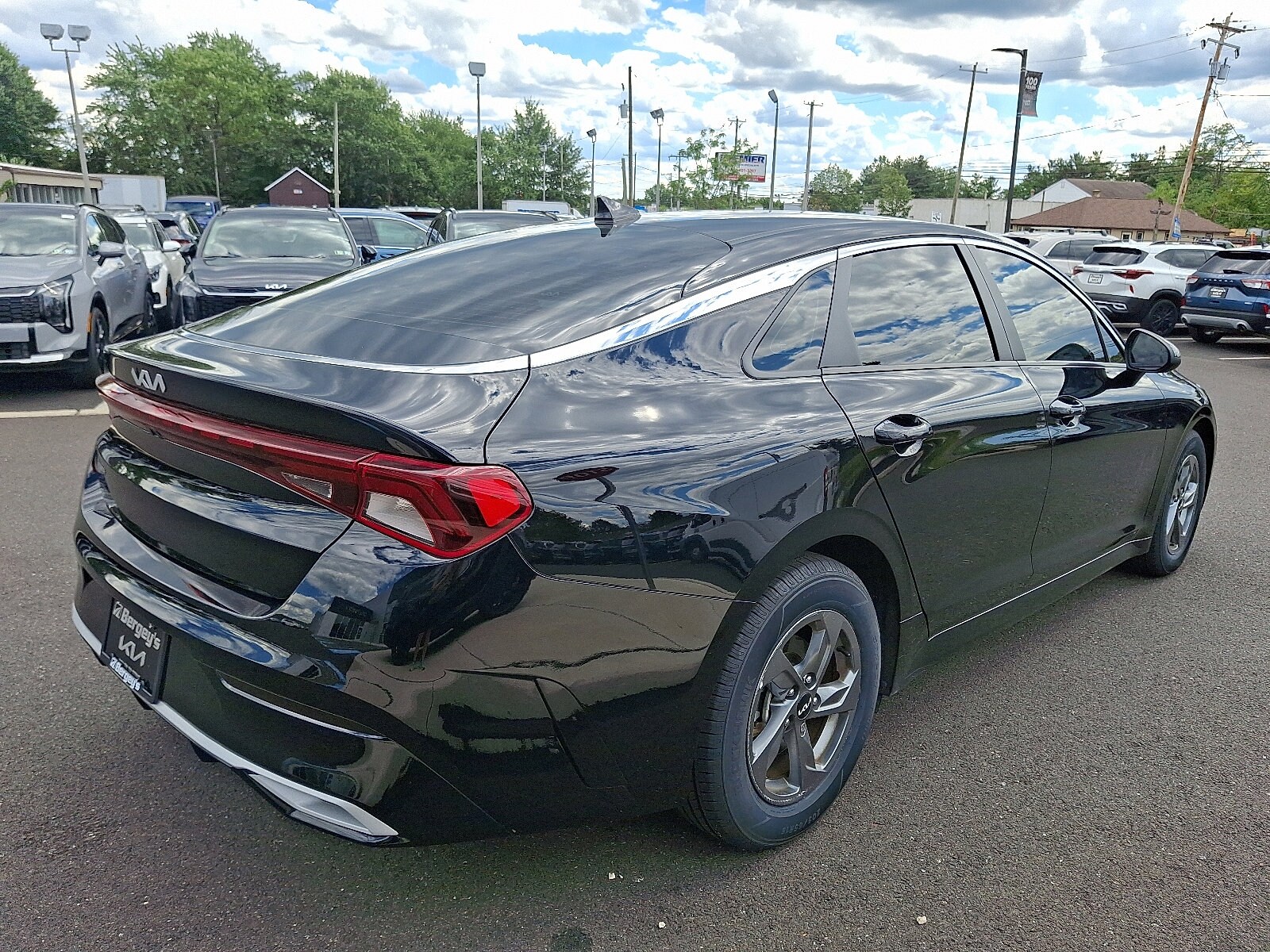 2022 Kia K5 LXS photo 2