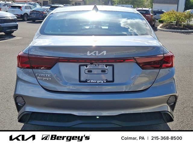 2022 Kia Forte LXS photo 2