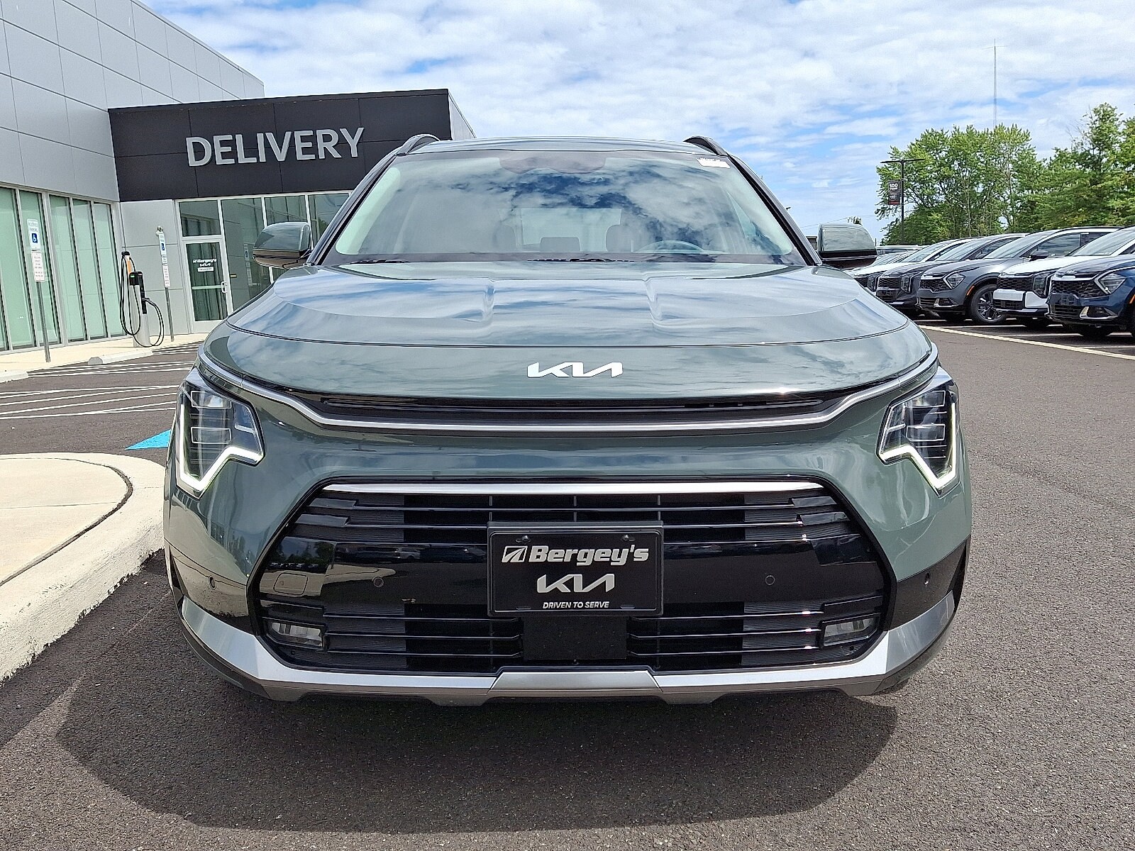 2025 Kia Niro SX Touring photo 2