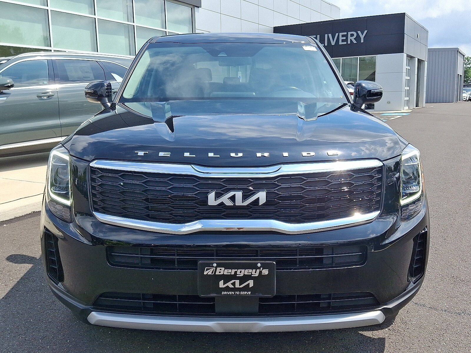 2022 Kia Telluride LX photo 2