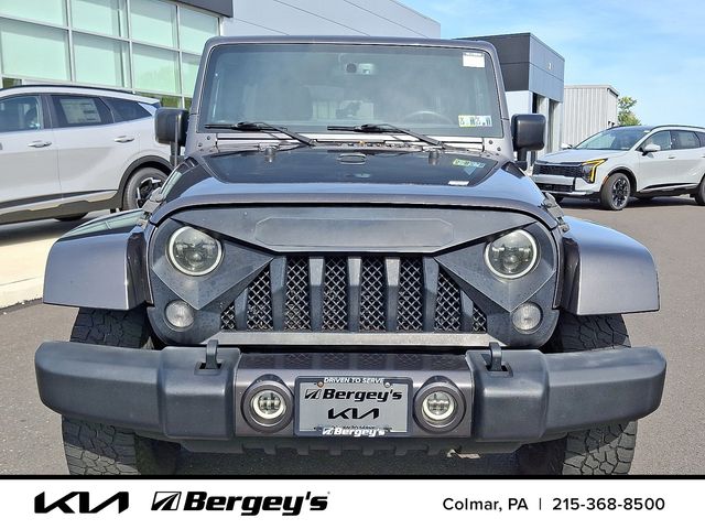 2016 Jeep Wrangler Unlimited Sahara photo 2