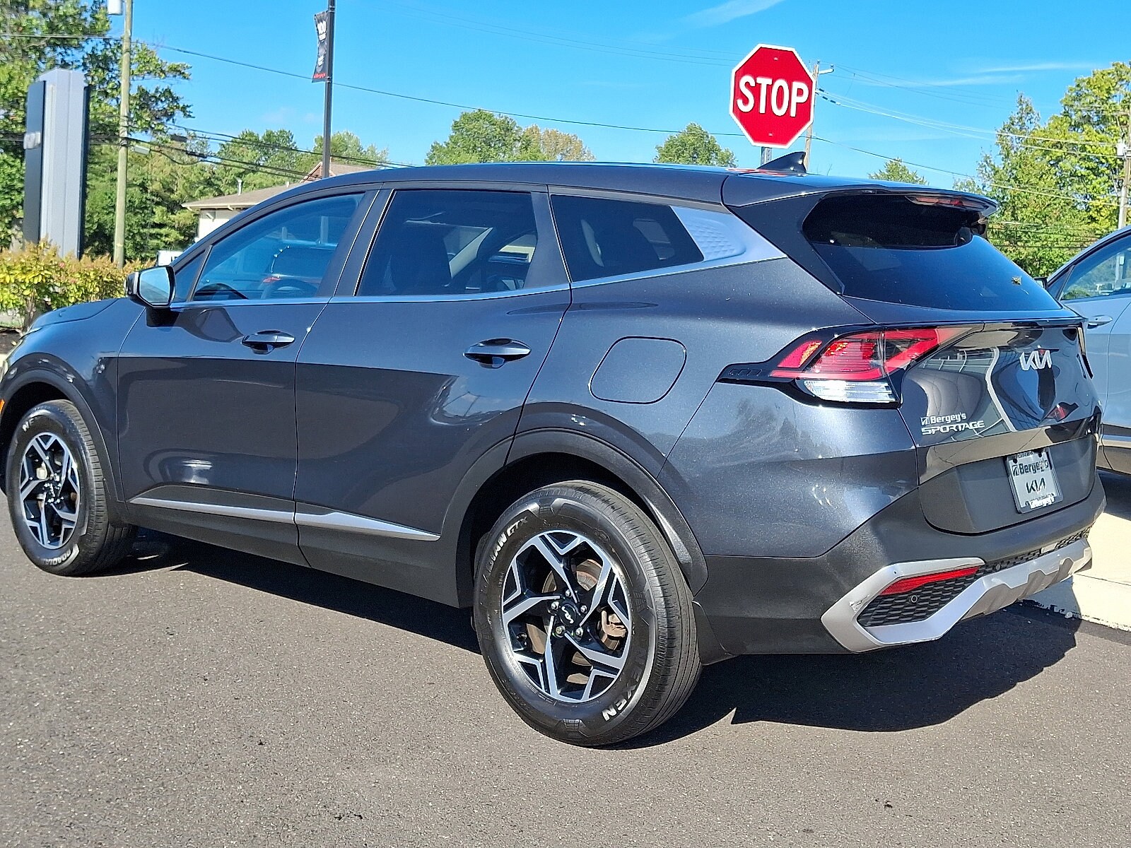 2023 Kia Sportage LX photo 2