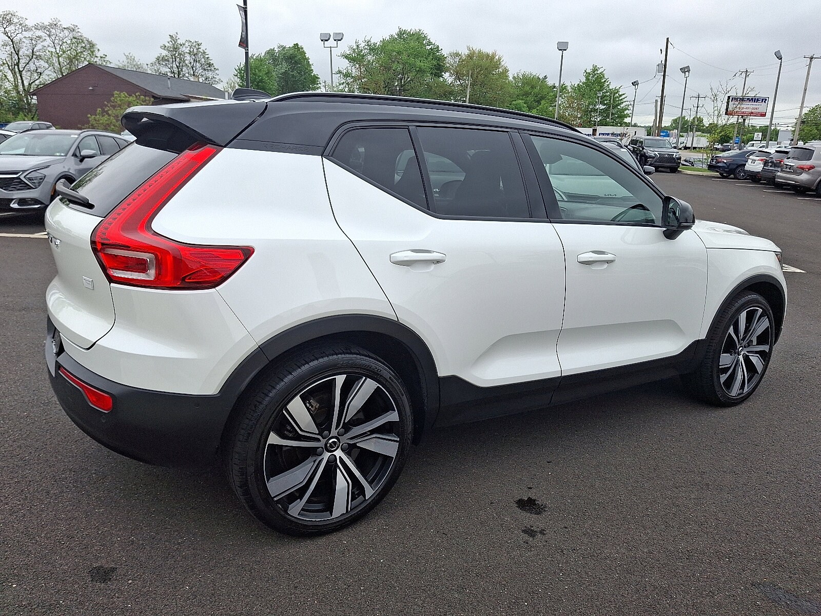 2022 Volvo XC40 Recharge Twin Plus photo 4