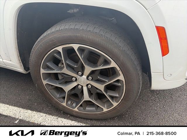 2022 Jeep Grand Cherokee Summit Reserve photo 4