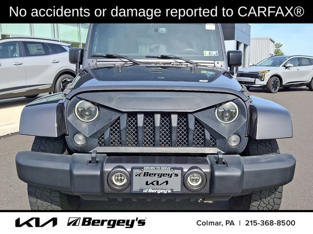 2016 Jeep Wrangler Unlimited Sahara photo 2