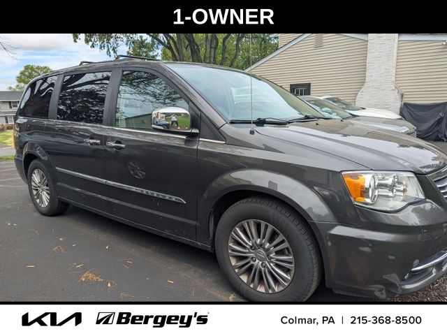 2016 Chrysler Town & Country Anniversary Edition
