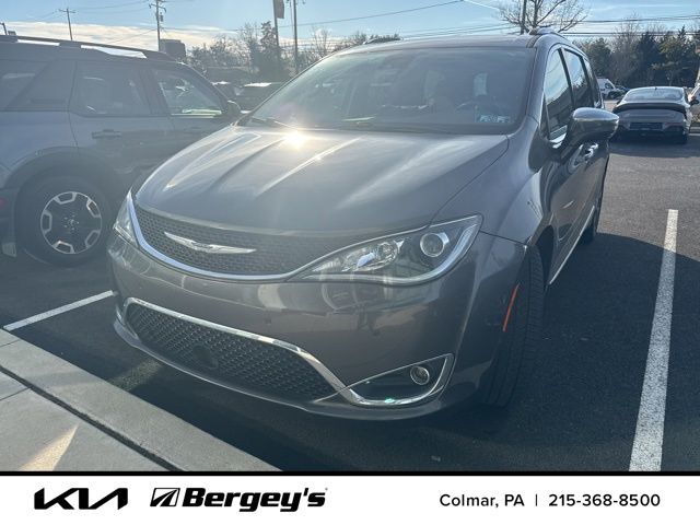 2020 Chrysler Pacifica Limited's photo
