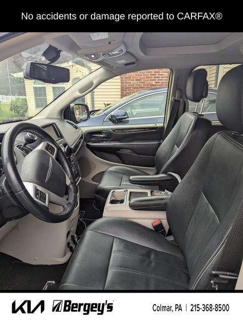 Used 2016 Chrysler Town & Country Anniversary Edition with VIN 2C4RC1CG5GR127632 for sale in Colmar, PA