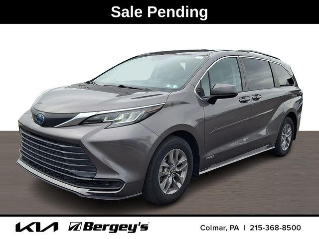 2021 Toyota Sienna LE 8-Passenger Hybrid FWD's photo