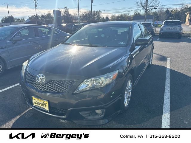 2011 Toyota Camry SE's photo