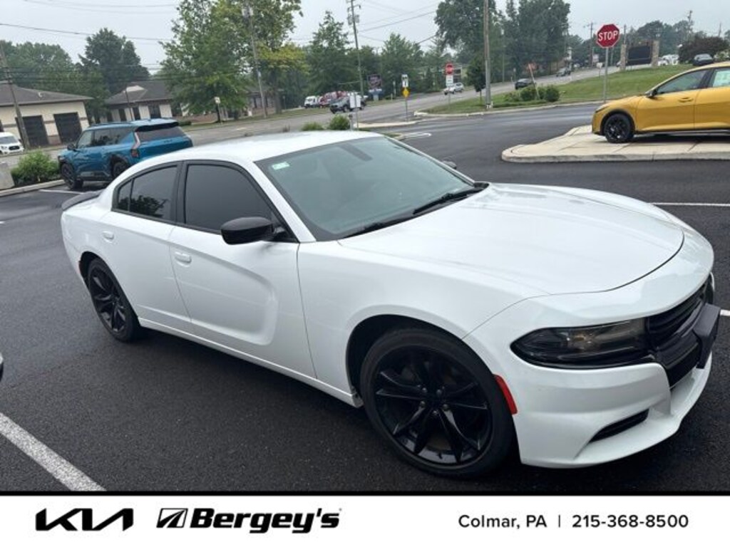 Used 2016 Dodge Charger SE Sedan