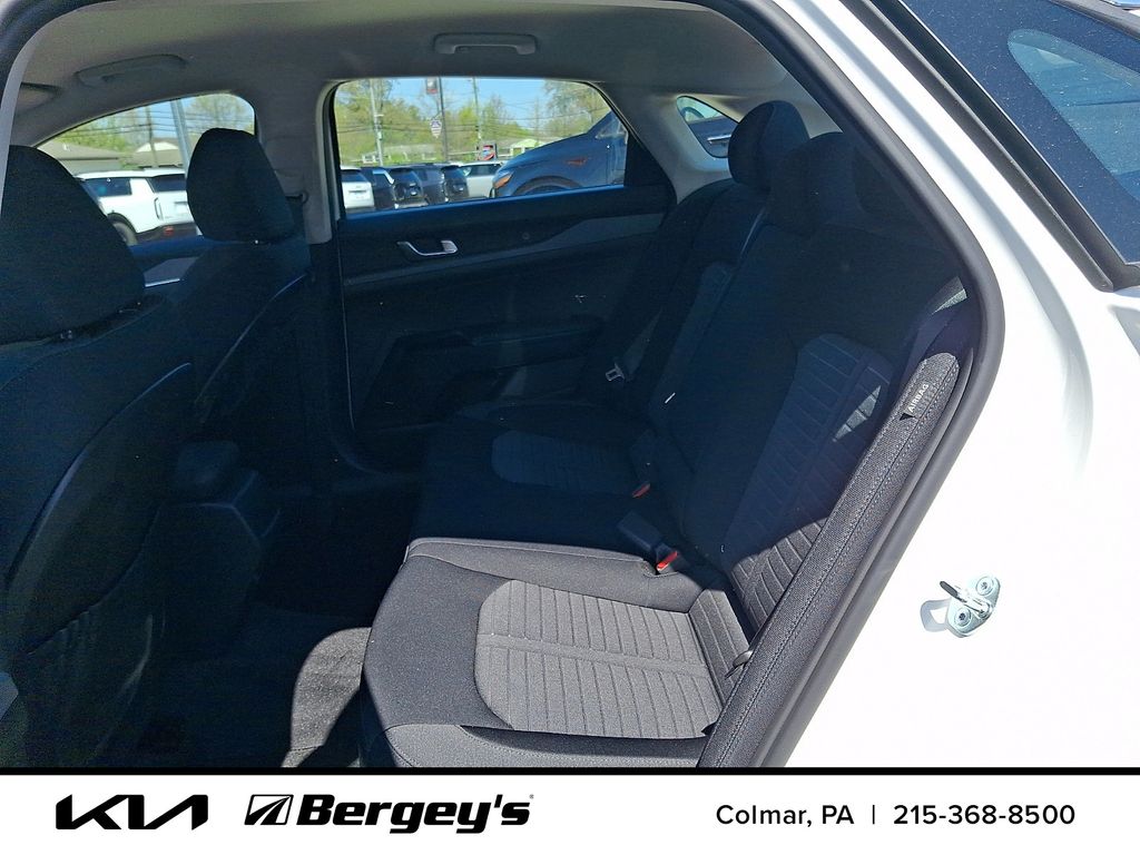 2026 Kia K5 LXS - Photo 8