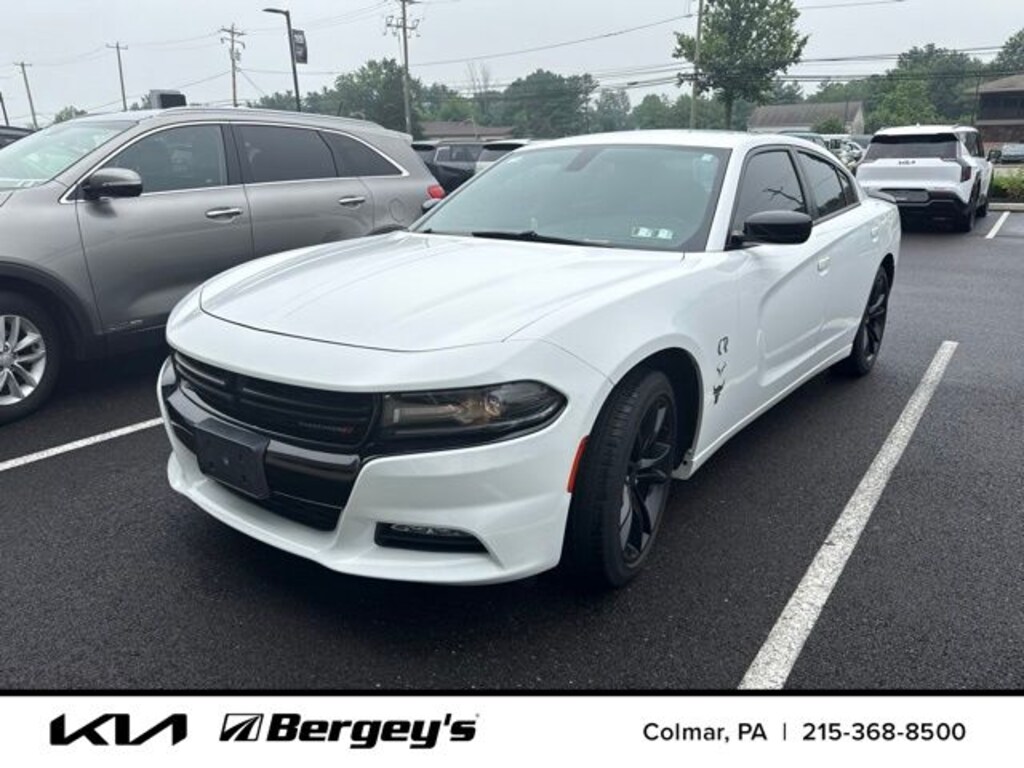 Used 2016 Dodge Charger SE Sedan