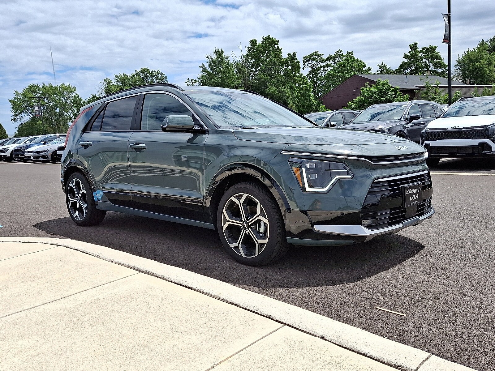 2025 Kia Niro SX Touring photo 3