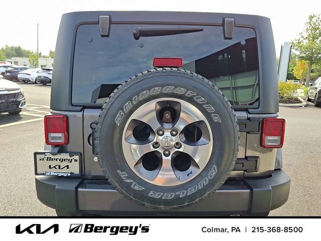 2016 Jeep Wrangler Unlimited Sahara photo 4