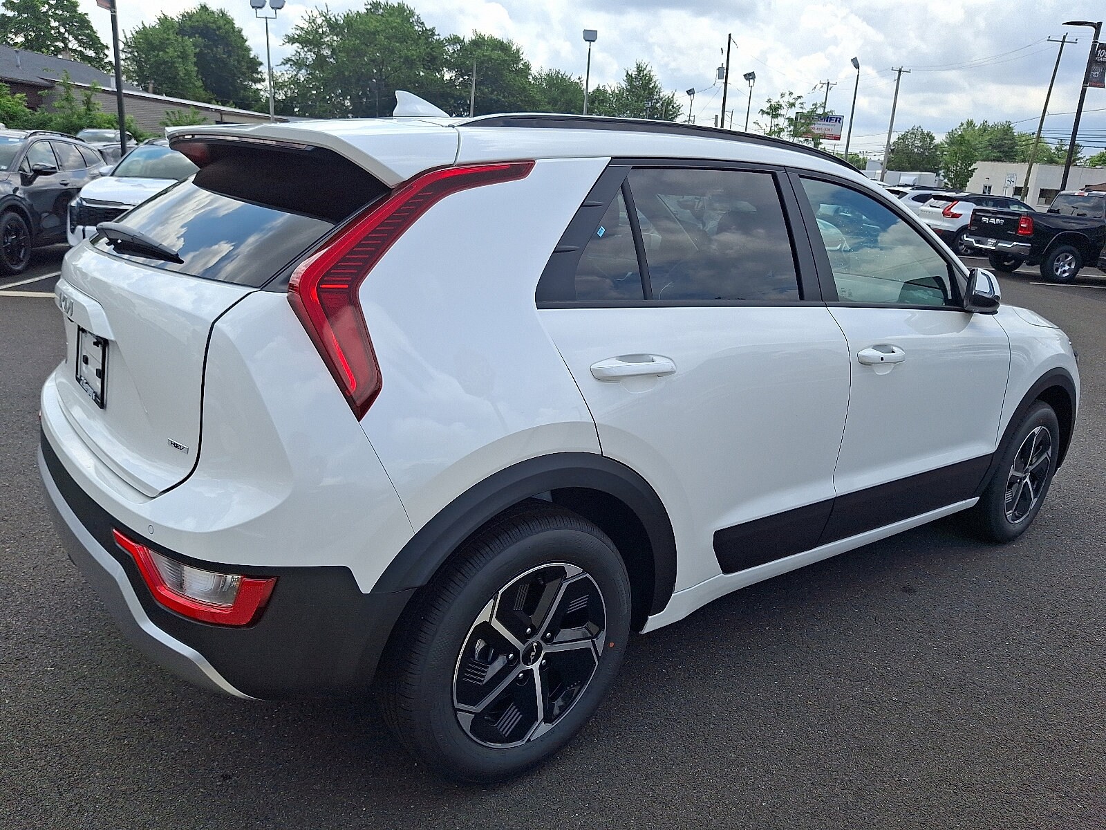 2025 Kia Niro EX photo 3