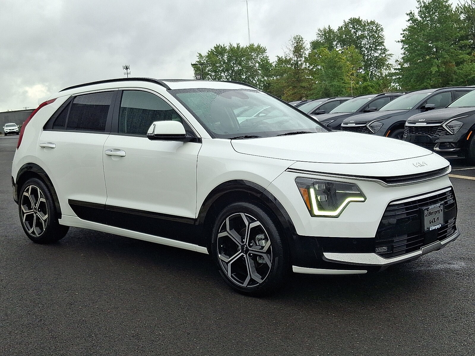 2024 Kia Niro Plug-In Hybrid SX Touring photo 2