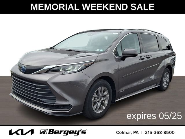 2021 Toyota Sienna LE 8-Passenger Hybrid FWD's photo