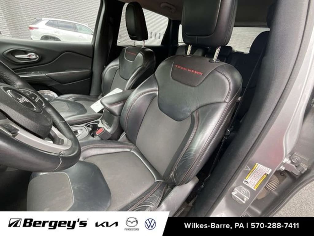 Used 2017 Jeep Cherokee Trailhawk SUV
