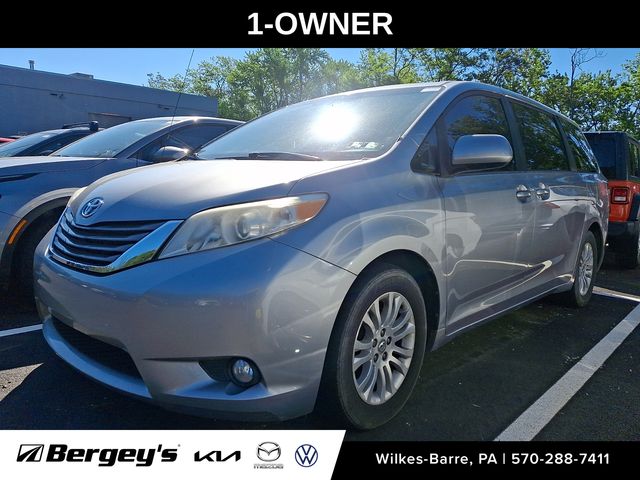 2012 Toyota Sienna XLE V6 7-Passenger Access Seat's photo