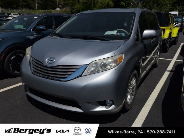 2012 Toyota Sienna XLE V6 7-Passenger Access Seat's photo