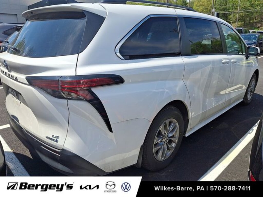 Used 2022 Toyota Sienna LE Minivan/Van
