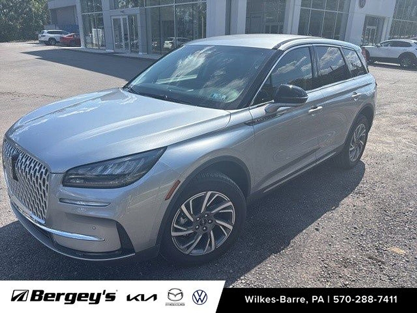 2023 Lincoln Corsair Standard photo 2
