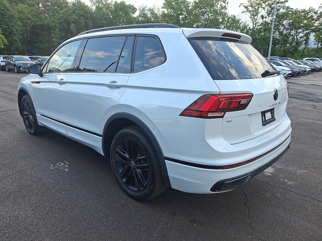 Certified 2022 Volkswagen Tiguan SE R-Line Black 2.0T SE R-Line Black 4MOTION