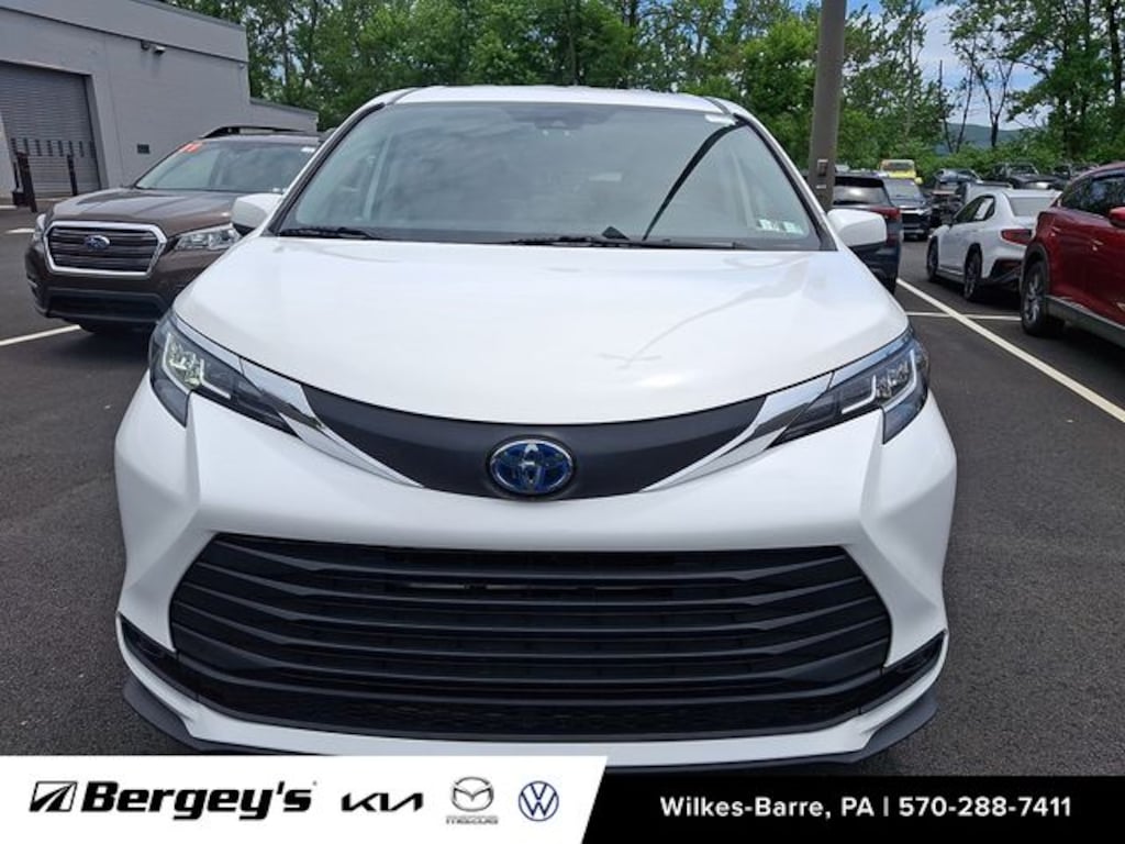 Used 2022 Toyota Sienna LE Minivan/Van