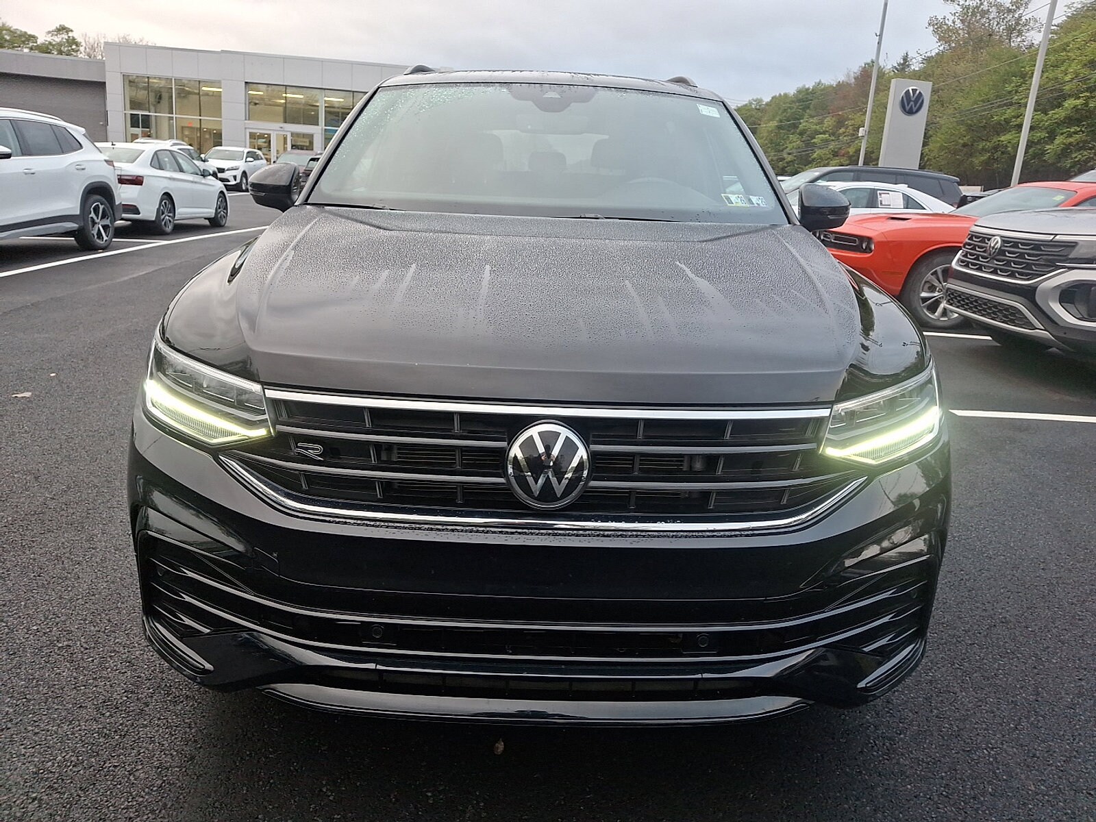 2022 Volkswagen Tiguan SE R-Line Black photo 2